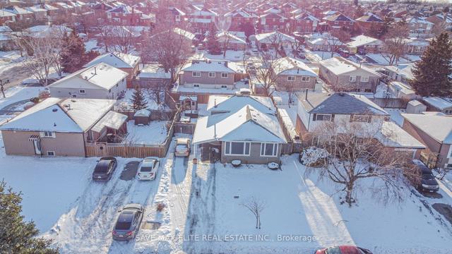 3 Northwood Dr, House detached with 3 bedrooms, 2 bathrooms and 6 parking in Brampton ON | Image 1