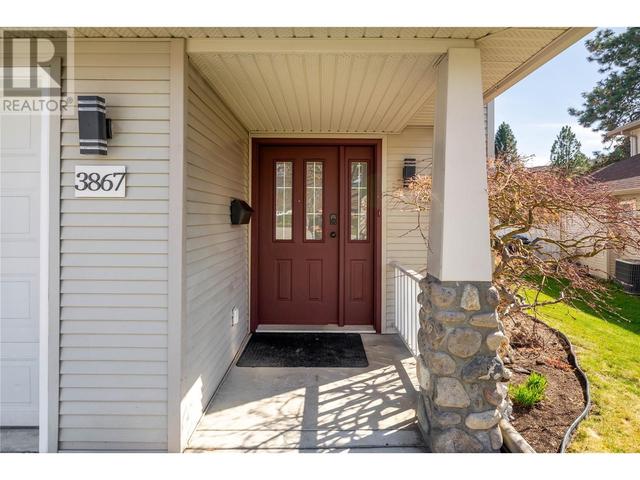3867 Glen Canyon Drive, House detached with 3 bedrooms, 3 bathrooms and 6 parking in West Kelowna BC | Image 3