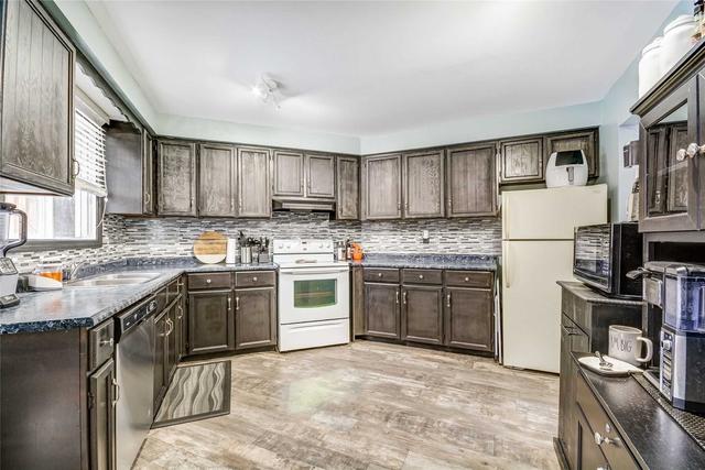 650 Percival Crt, House detached with 3 bedrooms, 3 bathrooms and 4 parking in Oshawa ON | Image 3