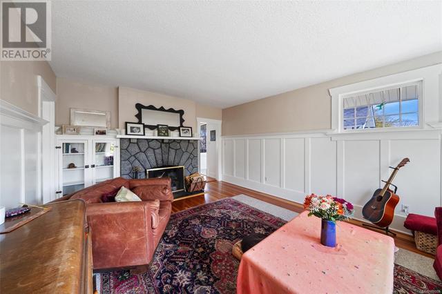2118 Pentland Rd, House detached with 3 bedrooms, 1 bathrooms and 2 parking in Oak Bay BC | Image 20