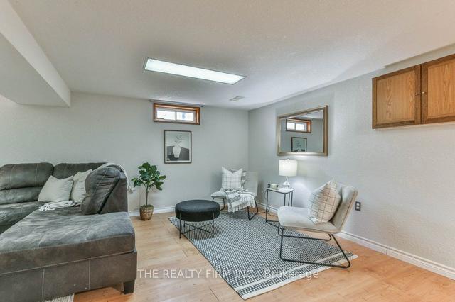 8 Barrett Cres, House detached with 3 bedrooms, 2 bathrooms and 2 parking in London ON | Image 20