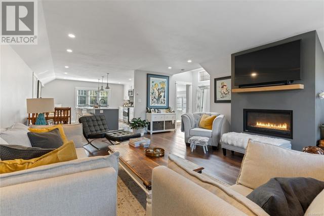 62 Cambridge St, House detached with 7 bedrooms, 4 bathrooms and 3 parking in Victoria BC | Image 14