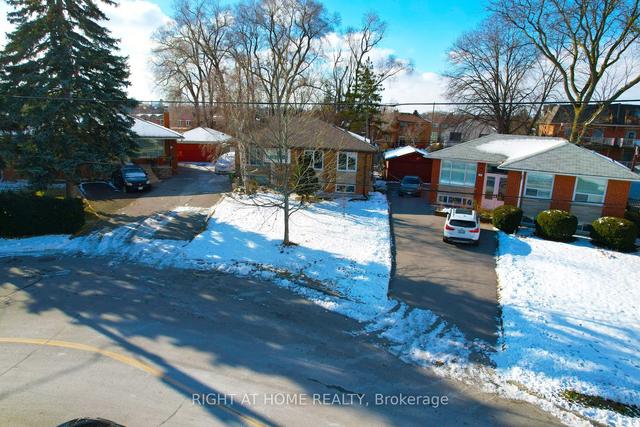 36 Samba Dr, House detached with 3 bedrooms, 3 bathrooms and 5 parking in Toronto ON | Image 30