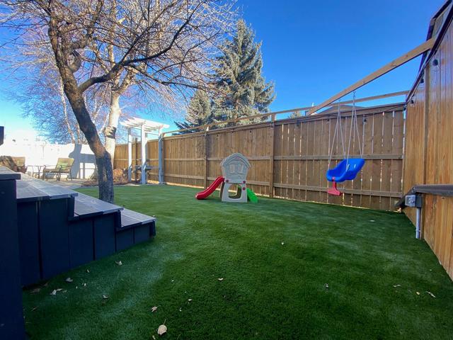 8 Sunhaven Way Se, House detached with 3 bedrooms, 2 bathrooms and 5 parking in Calgary AB | Image 42