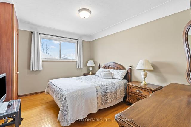 104 Howard Ave, House detached with 4 bedrooms, 2 bathrooms and 4 parking in Hamilton ON | Image 8