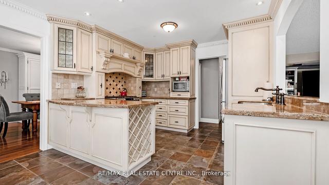 19 Montgomery Sq, House detached with 4 bedrooms, 3 bathrooms and 9 parking in Brampton ON | Image 36