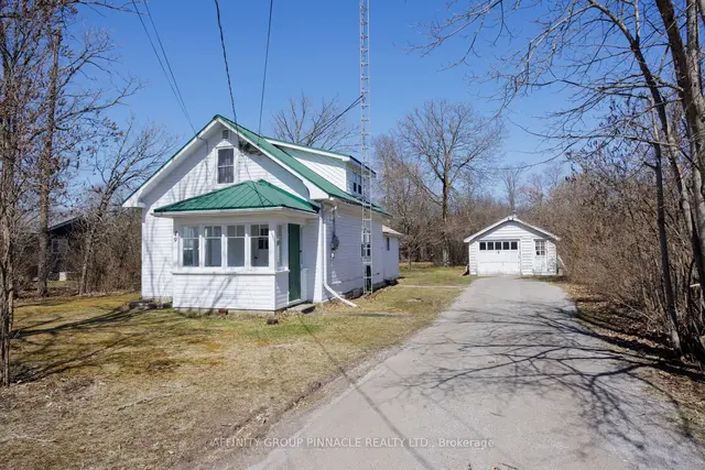 49 Prince St W, House detached with 2 bedrooms, 1 bathrooms and 5 parking in Kawartha Lakes ON | Image 1