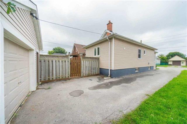493 Drew St, House detached with 3 bedrooms, 1 bathrooms and 4 parking in Oshawa ON | Image 3