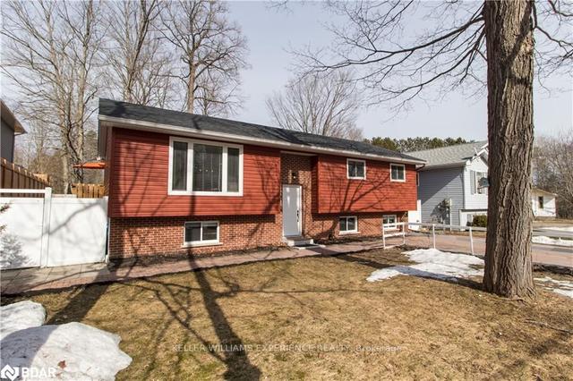 12 Hilltop Dr, House detached with 5 bedrooms, 2 bathrooms and 4 parking in Huntsville ON | Image 12