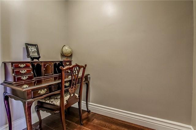1002 - 39 Stavebank Rd, Condo with 2 bedrooms, 2 bathrooms and 1 parking in Mississauga ON | Image 14
