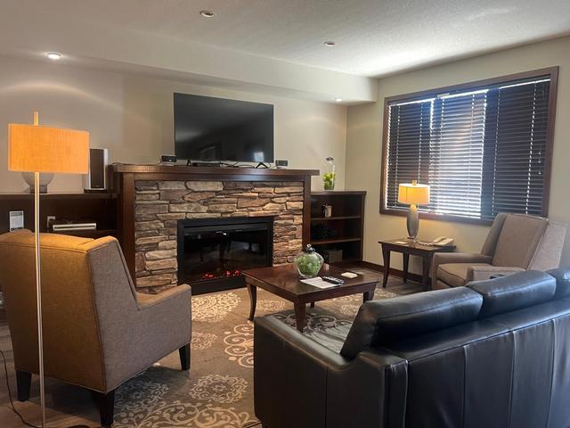 713b - 700 Bighorn Boulevard, Condo with 2 bedrooms, 2 bathrooms and null parking in Radium Hot Springs BC | Image 4