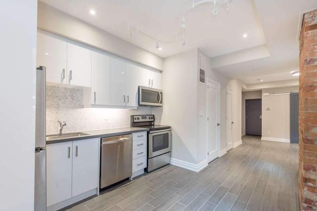 710 Ossington Ave, House detached with 3 bedrooms, 3 bathrooms and 2 parking in Toronto ON | Image 2