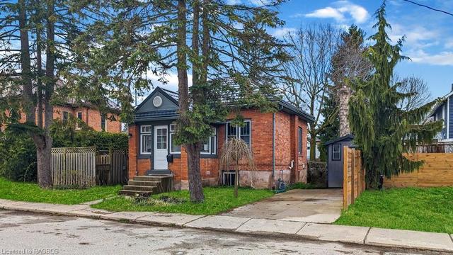 180 5th Street E, House detached with 2 bedrooms, 1 bathrooms and 2 parking in Owen Sound ON | Image 1