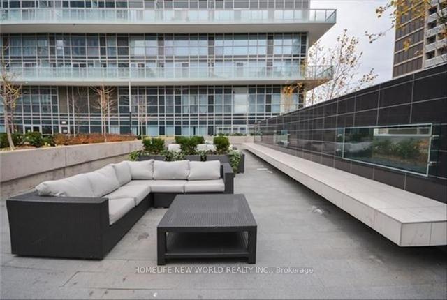 2707 - 386 Yonge St, Condo with 3 bedrooms, 2 bathrooms and 1 parking in Toronto ON | Image 8