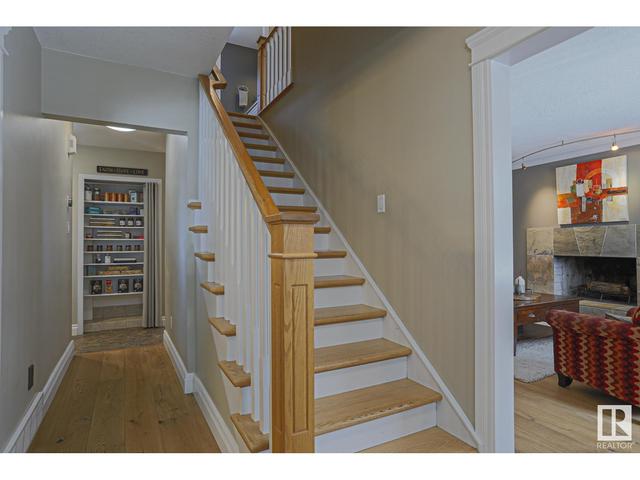 12620 52b Av Nw, House detached with 3 bedrooms, 4 bathrooms and 4 parking in Edmonton AB | Image 3