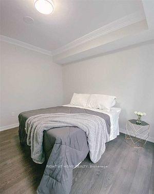 2303 - 10 York St W, Condo with 2 bedrooms, 2 bathrooms and 1 parking in Toronto ON | Image 2