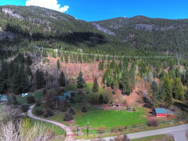 2960 Upper Slocan Park Road, House detached with 4 bedrooms, 3 bathrooms and null parking in Central Kootenay H BC | Image 1