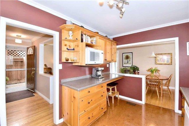 16 Knowles Cres, House detached with 3 bedrooms, 2 bathrooms and 4 parking in Aurora ON | Image 9