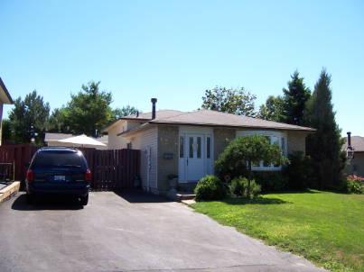 1257 Cherrydown Dr, House detached with 3 bedrooms, 2 bathrooms and 4 parking in Oshawa ON | Image 1