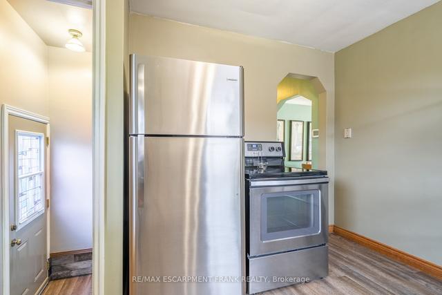 195 West 19th St, House detached with 2 bedrooms, 1 bathrooms and 4 parking in Hamilton ON | Image 14