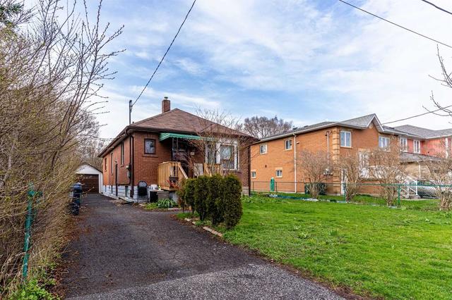 11 Shamrock Ave, House detached with 3 bedrooms, 2 bathrooms and 4 parking in Toronto ON | Image 31