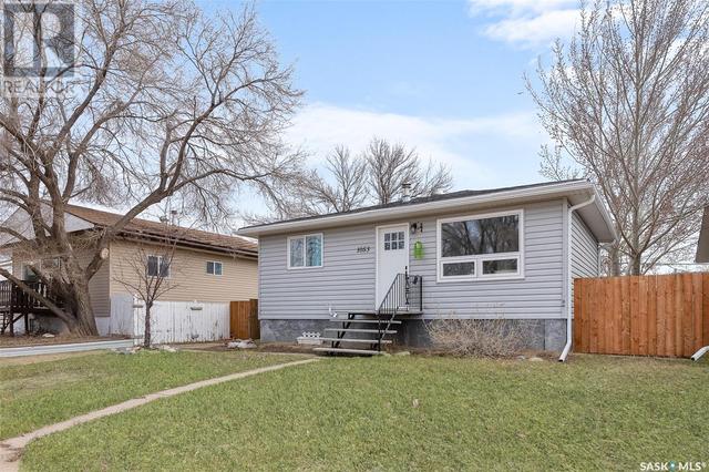 1053 Vaughan Street Sw, House detached with 3 bedrooms, 2 bathrooms and null parking in Moose Jaw SK | Image 2