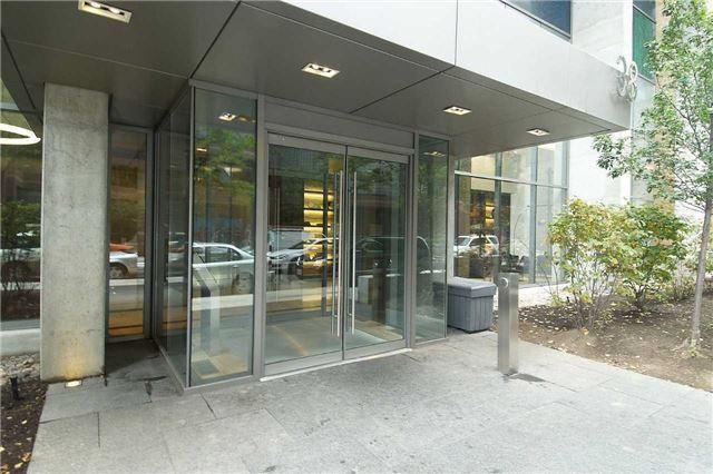 802 - 38 Grenville St, Condo with 1 bedrooms, 1 bathrooms and 1 parking in Toronto ON | Image 2