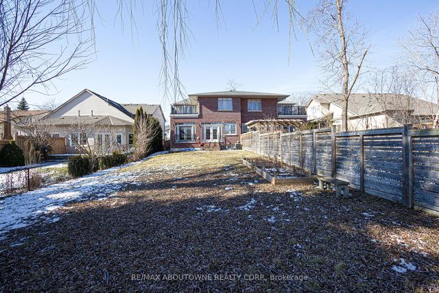 2308 Sovereign St, House semidetached with 3 bedrooms, 5 bathrooms and 4 parking in Oakville ON | Image 33