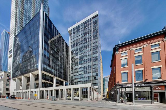 2102 - 30 Wellington St E, Condo with 2 bedrooms, 2 bathrooms and 1 parking in Toronto ON | Image 27
