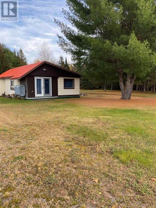 22704 Highway 17, House detached with 3 bedrooms, 1 bathrooms and null parking in Huron Shores ON | Image 4