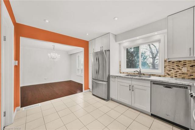 5 Hester Court, House detached with 5 bedrooms, 2 bathrooms and 6 parking in Markham ON | Image 3