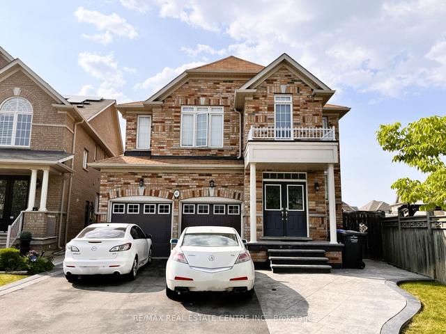 42 Fossil St, House detached with 2 bedrooms, 1 bathrooms and 2 parking in Brampton ON | Image 1