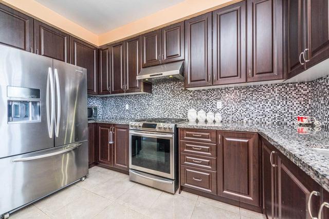 39 Saint Dennis Rd, House attached with 4 bedrooms, 3 bathrooms and 4 parking in Brampton ON | Image 31