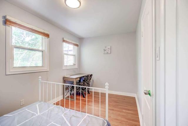 230 Shuter St, House attached with 3 bedrooms, 2 bathrooms and 2 parking in Toronto ON | Image 2