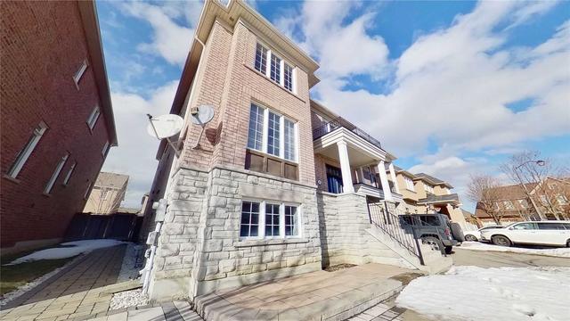 8 Tarmack Dr N, House detached with 2 bedrooms, 2 bathrooms and 1 parking in Richmond Hill ON | Image 7
