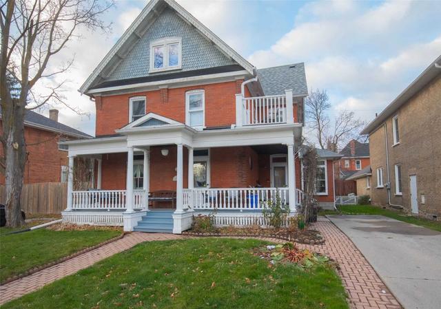 532 Charlotte St, House detached with 5 bedrooms, 3 bathrooms and 4 parking in Peterborough ON | Image 1