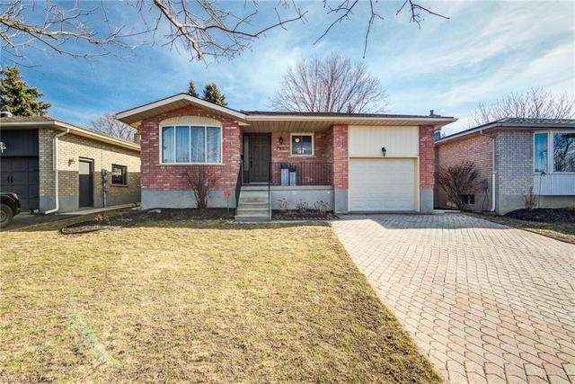 291 White Rock Crescent, House detached with 3 bedrooms, 2 bathrooms and 5 parking in Waterloo ON | Image 2