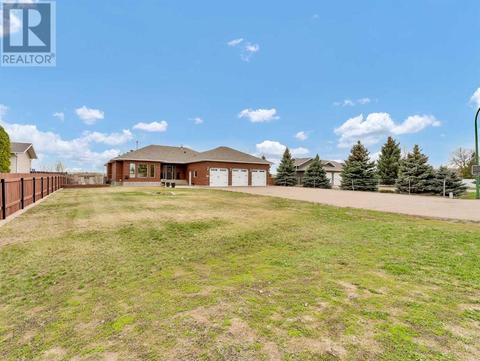 380 Eagle Butte Avenue, House detached with 5 bedrooms, 3 bathrooms and 6 parking in Cypress County AB | Card Image