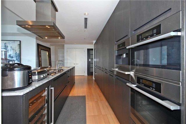 2005 - 180 University Ave, Condo with 2 bedrooms, 3 bathrooms and 1 parking in Toronto ON | Image 10