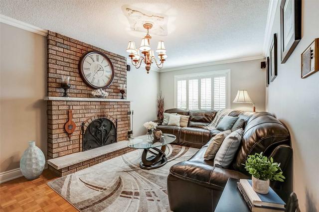 17 Mayberry Crt, House detached with 4 bedrooms, 4 bathrooms and 6 parking in Markham ON | Image 8
