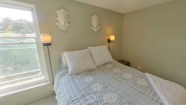 53 Scott Cres, House semidetached with 3 bedrooms, 2 bathrooms and 3 parking in Barrie ON | Image 3
