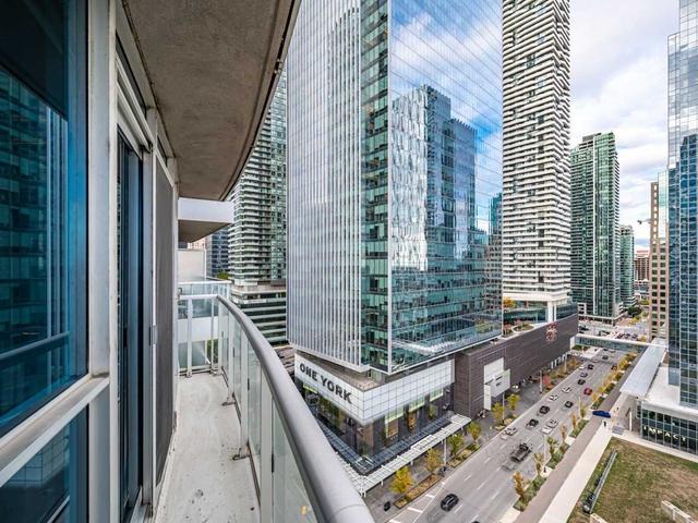 1804 - 8 York St, Condo with 1 bedrooms, 1 bathrooms and 1 parking in Toronto ON | Image 12