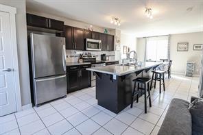 8818 96 Avenue, Home with 3 bedrooms, 3 bathrooms and 1 parking in Greenview No. 16 AB | Image 3
