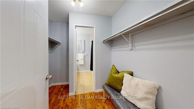 102 - 30 Chapman Crt, Townhouse with 2 bedrooms, 2 bathrooms and 2 parking in London ON | Image 21