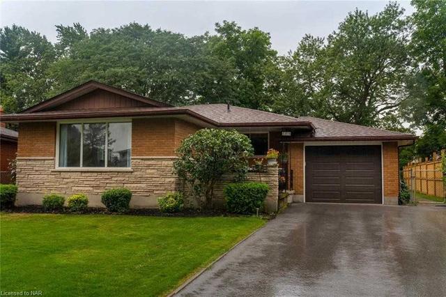 6814 Corwin Cres, House detached with 3 bedrooms, 2 bathrooms and 5 parking in Niagara Falls ON | Card Image