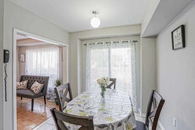 6110 Windfleet Cres, House attached with 3 bedrooms, 4 bathrooms and 3 parking in Mississauga ON | Image 2