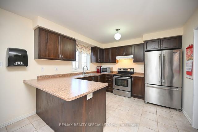 58 Beachville Circ, House semidetached with 3 bedrooms, 3 bathrooms and 3 parking in Brampton ON | Image 6