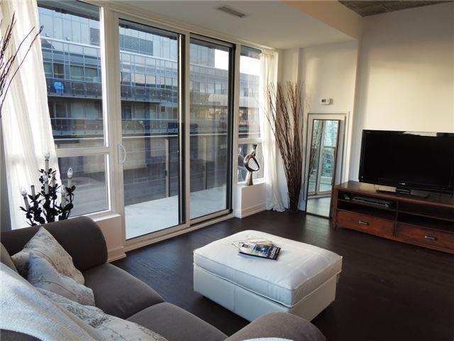 lph 13 - 1030 King St W, Condo with 1 bedrooms, 1 bathrooms and 1 parking in Toronto ON | Image 3