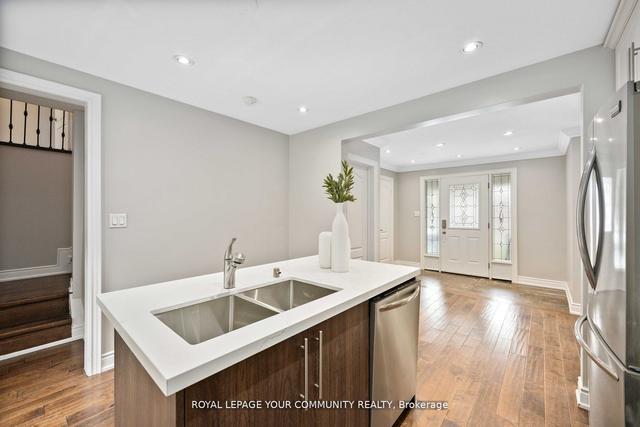 975 Gorham St, House detached with 3 bedrooms, 4 bathrooms and 7 parking in Newmarket ON | Image 3