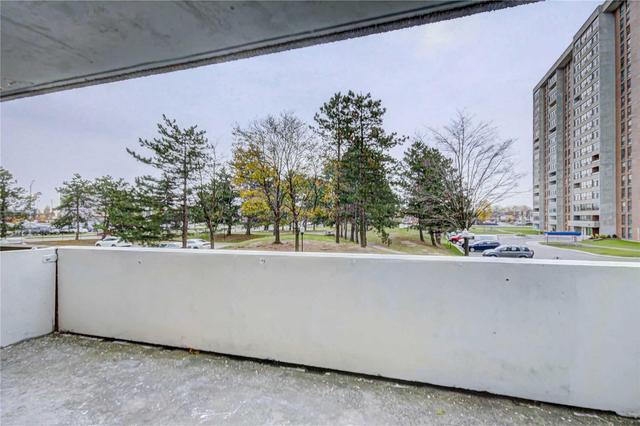 205 - 15 Kensington Rd, Condo with 2 bedrooms, 1 bathrooms and 1 parking in Brampton ON | Image 13